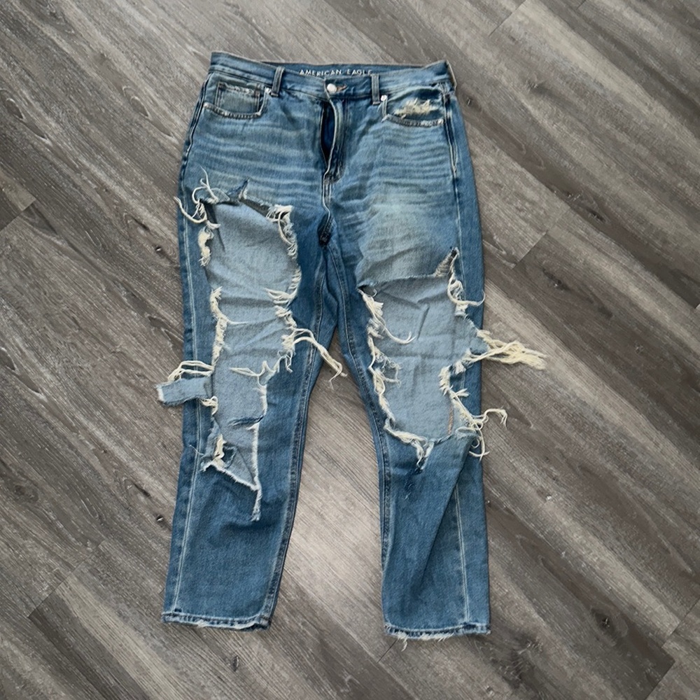 American eagle high rise ripped Jean